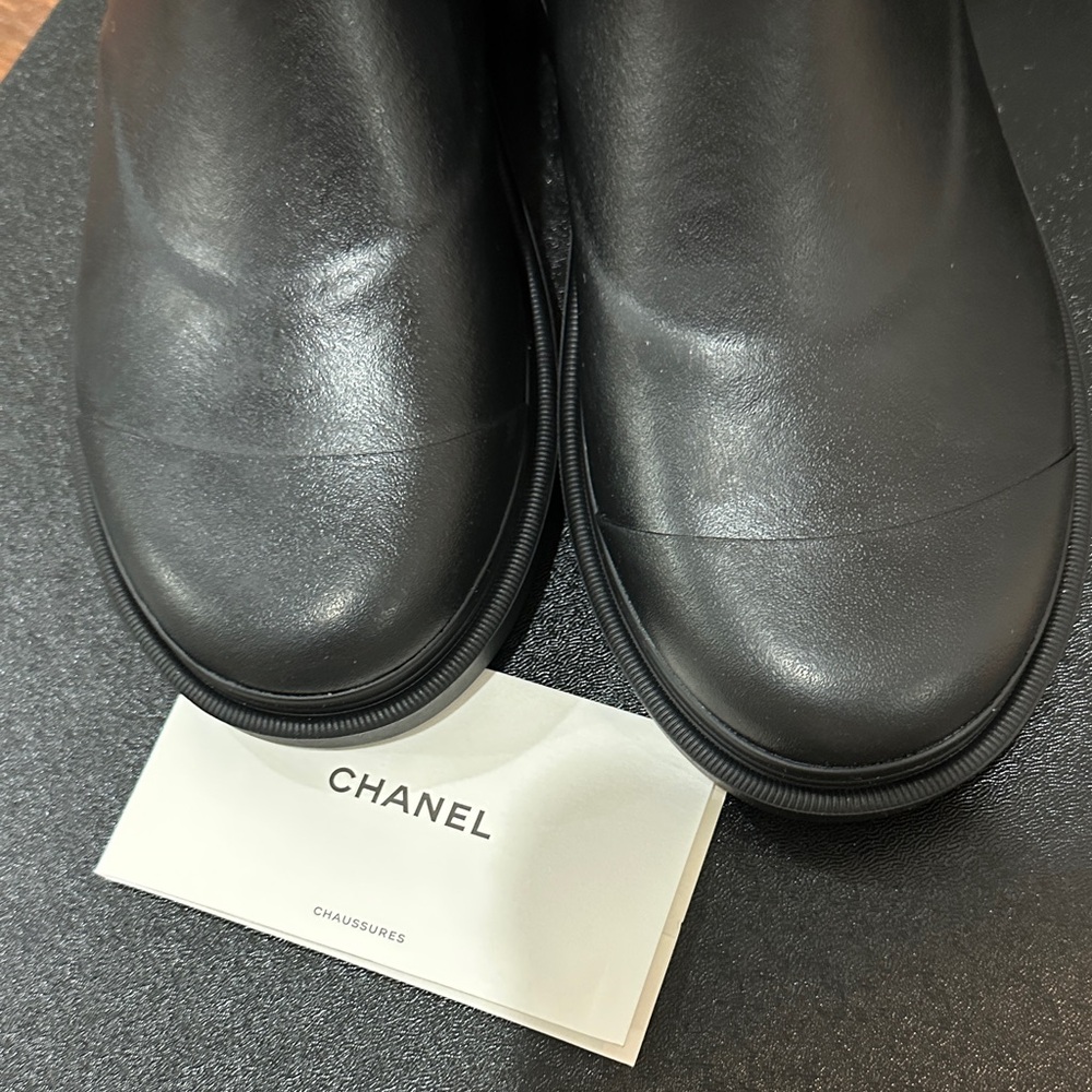 CHANEL Black Rain Boots with White CC Emblem Rare 36 BNIB Dustbags - Picture 11 of 11